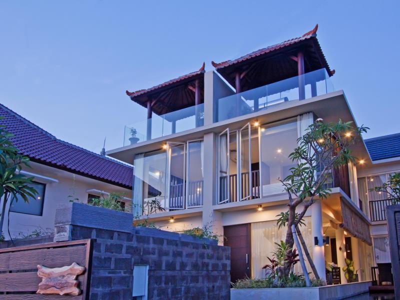 Grace And Milena Guesthouse Kuta  Exterior photo