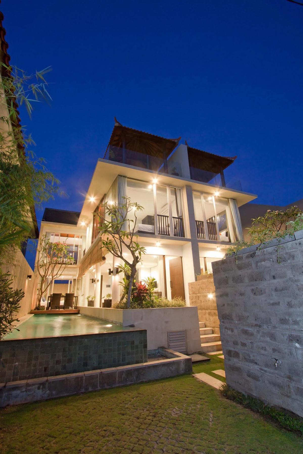 Grace And Milena Guesthouse Kuta  Exterior photo